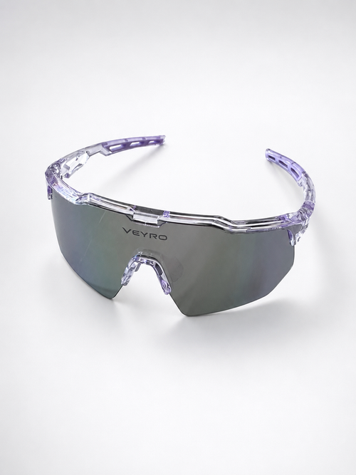 VEYRO Aura Sportbrille in Lila-Transparent mit verspiegelter Shield-Scheibe – Dreiviertelansicht