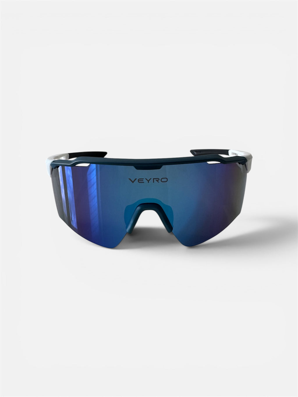VEYRO Calyven blaue Sportbrille mit großflächiger Shield-Scheibe – Frontansicht