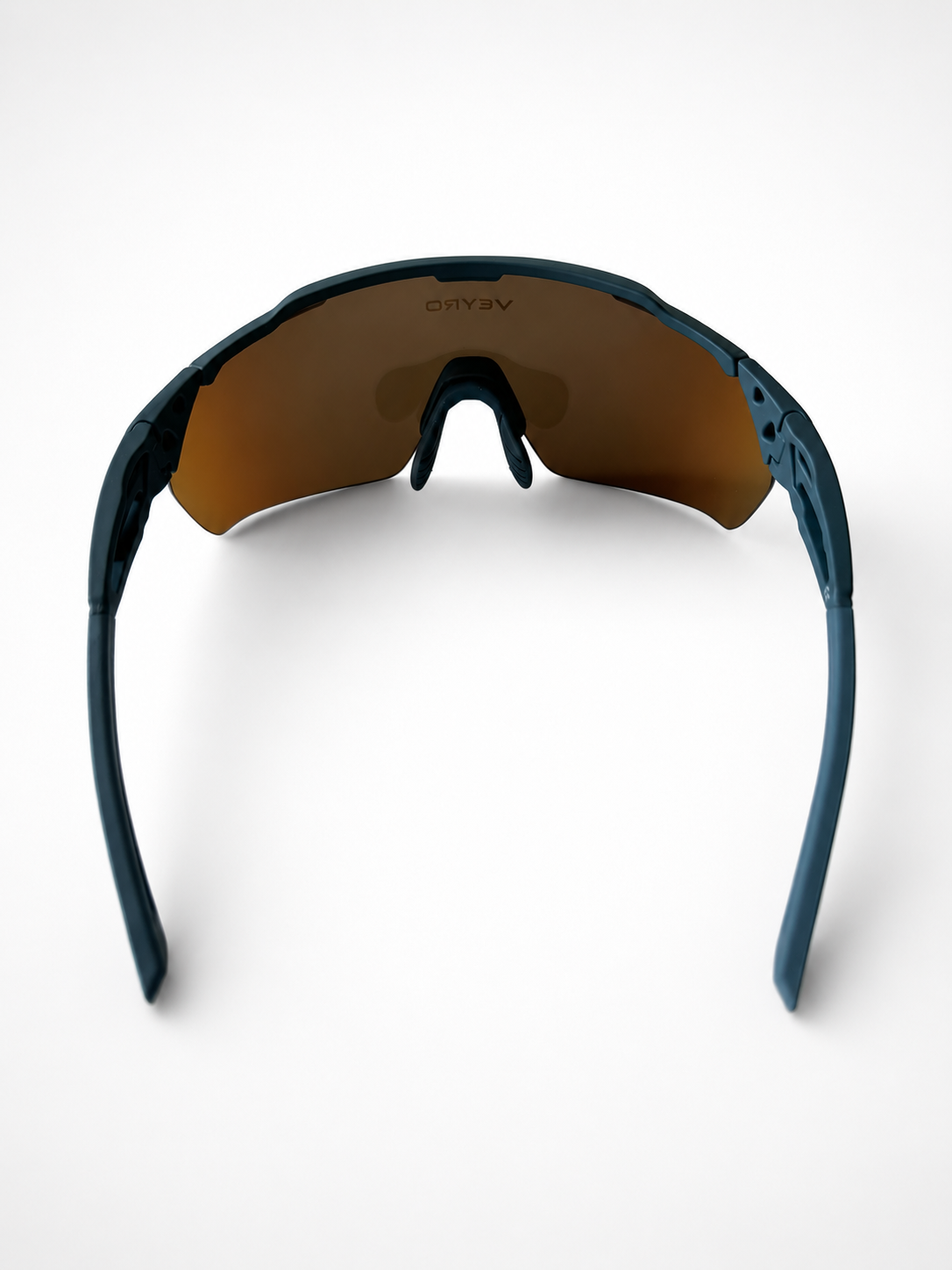 VEYRO Solis Sportbrille – Innenansicht mit Nasenauflage, Vollrahmen und geöffneten Bügeln